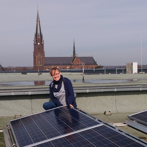 Die Klimaschutzmanagerin ermuntert Hauseigentümer in der Wallfahrtsstadt dazu, noch viele weitere Photovoltaik-Anlagen zu bauen.